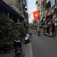 Off the Beaten Track. An Insider’s Guide of Where to Shop and What to do in Hanoi.